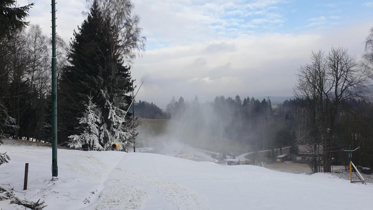 Srub Na Svahu Sjezdovky V Radvanicich Villa Radvanice  Exterior foto